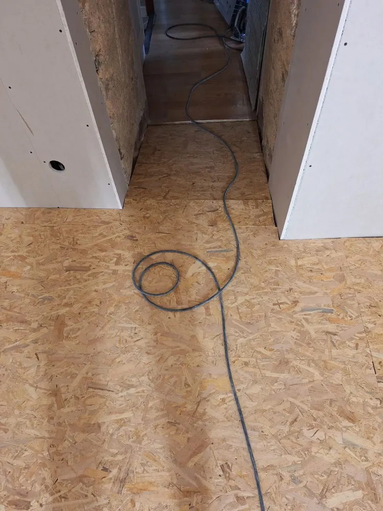 RECALAGE PLANCHER EN CHEVRON